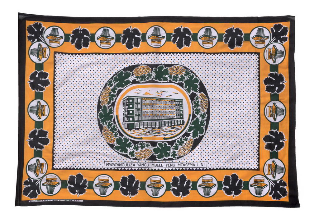 Kanga cloth with inscription YOU MIND MY BUSINESS, WHEN ARE YOU GOING TO TALK ABOUT YOUR BUSINESS?. MAA collection, inv. no. P2201. Photo by Vladimir Popović.