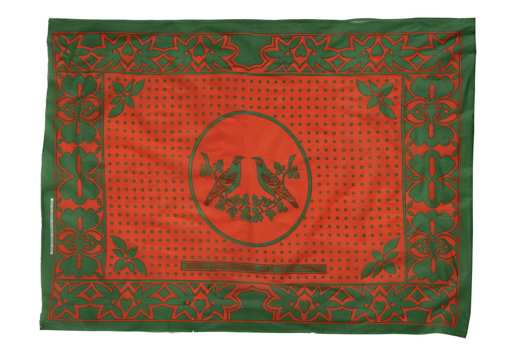 Kanga cloth with the message WHEN TWO LOVE EACH OTHER, ENEMIES CANNOT HARM THEM. MAA collection, inv. no. P2048. Photo by Vladimir Popović.